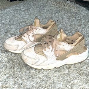 Women’s Air Huaraches